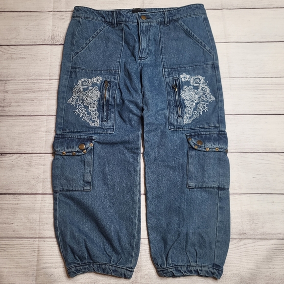 Venus Floral Embroidery Boho Cargo Denim Capri Pants - Size 8 - Picture 1 of 12